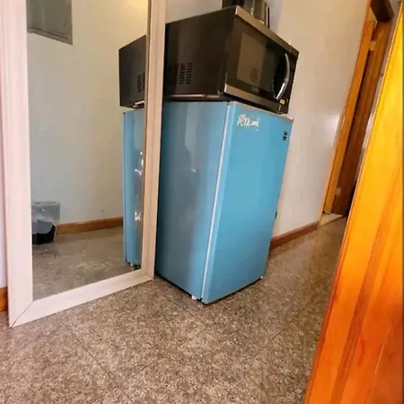 Comfortable And Simple Room For One Person Near Manhattan On Train